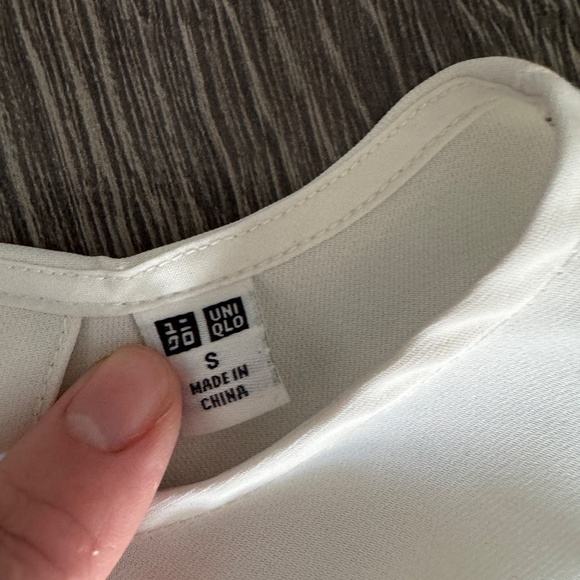 Uniqlo White Short Sleeve Blouse – Size Small - Picture 2 of 9